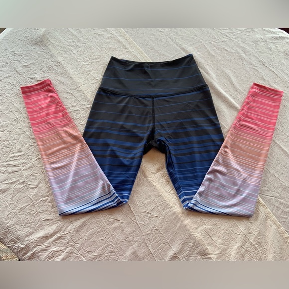 Beyond Yoga Lux Summer Shades Ombré Striped Leggings Size Small - Picture 13 of 14